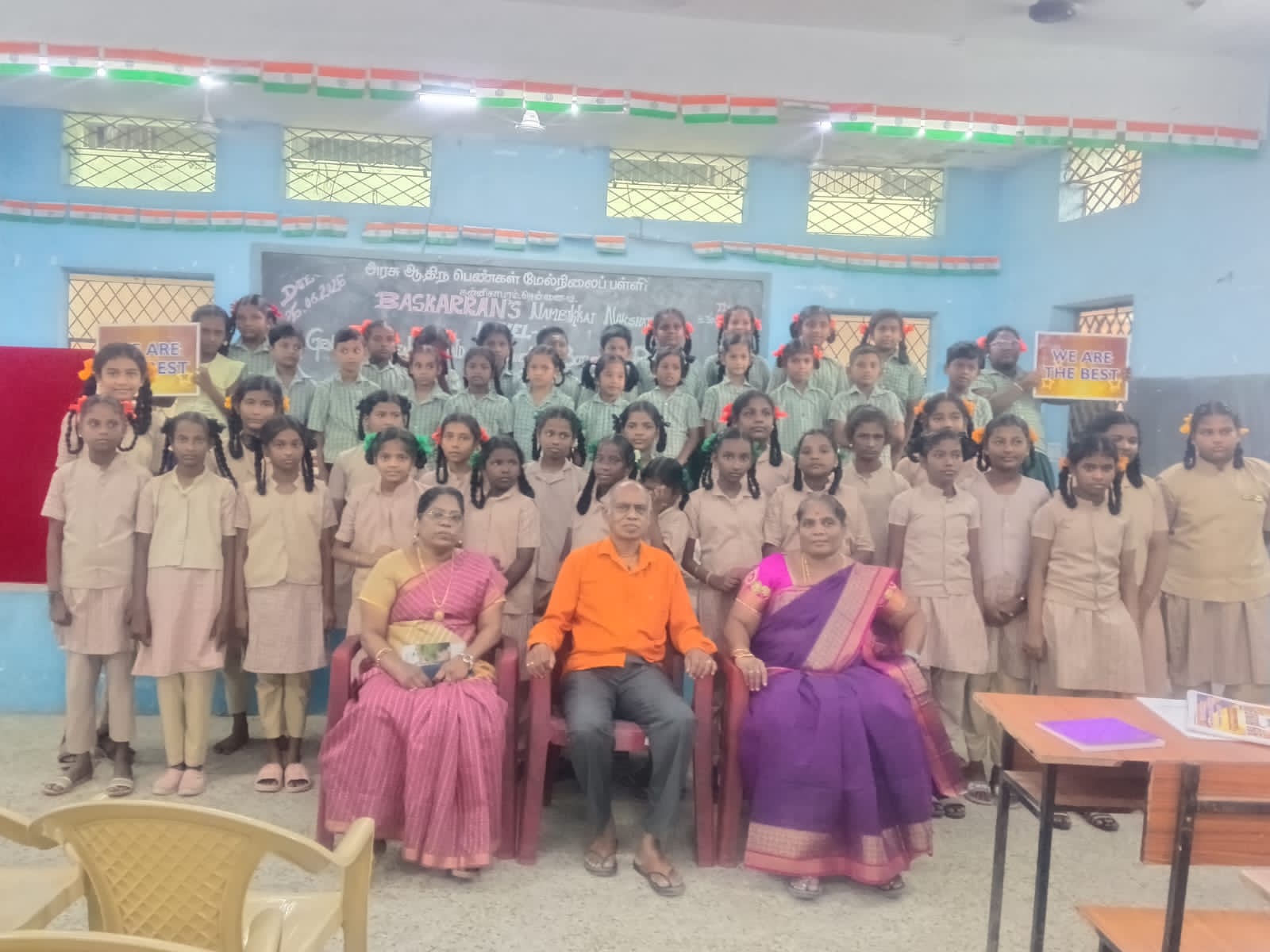 Students of a Tamil Nadu government school with the Thanithiramai team at a Nambikkai Nakshathram session